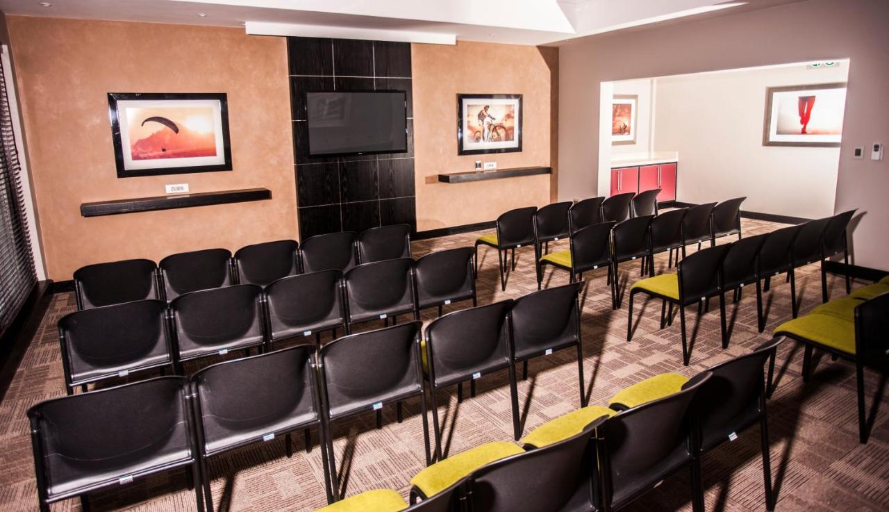 Hotel Garden Court Or Tambo International Airport à Kempton Park Extérieur photo