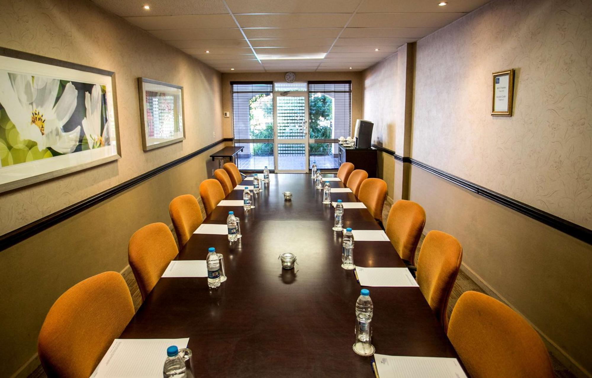 Hotel Garden Court Or Tambo International Airport à Kempton Park Extérieur photo