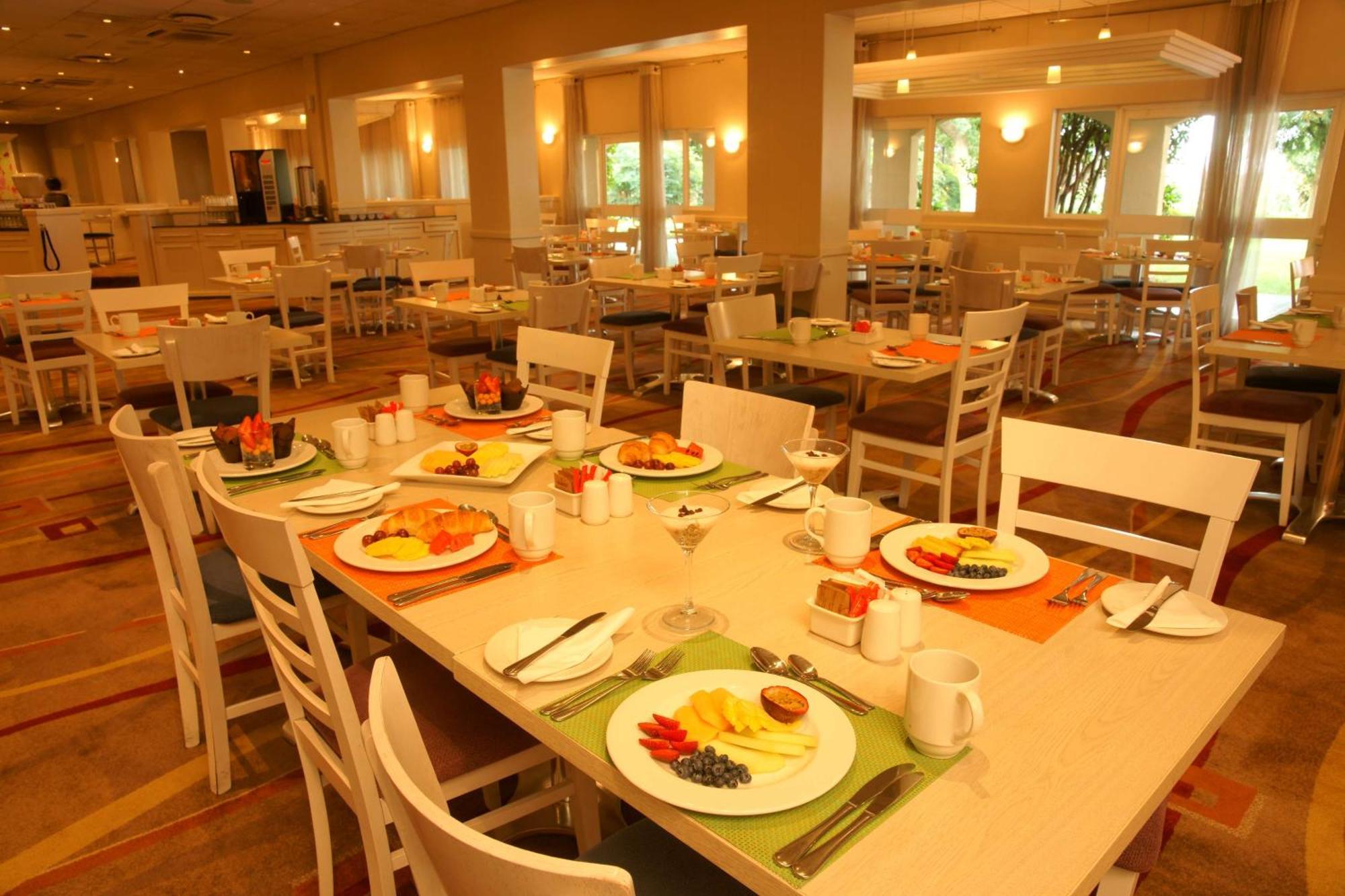 Hotel Garden Court Or Tambo International Airport à Kempton Park Extérieur photo