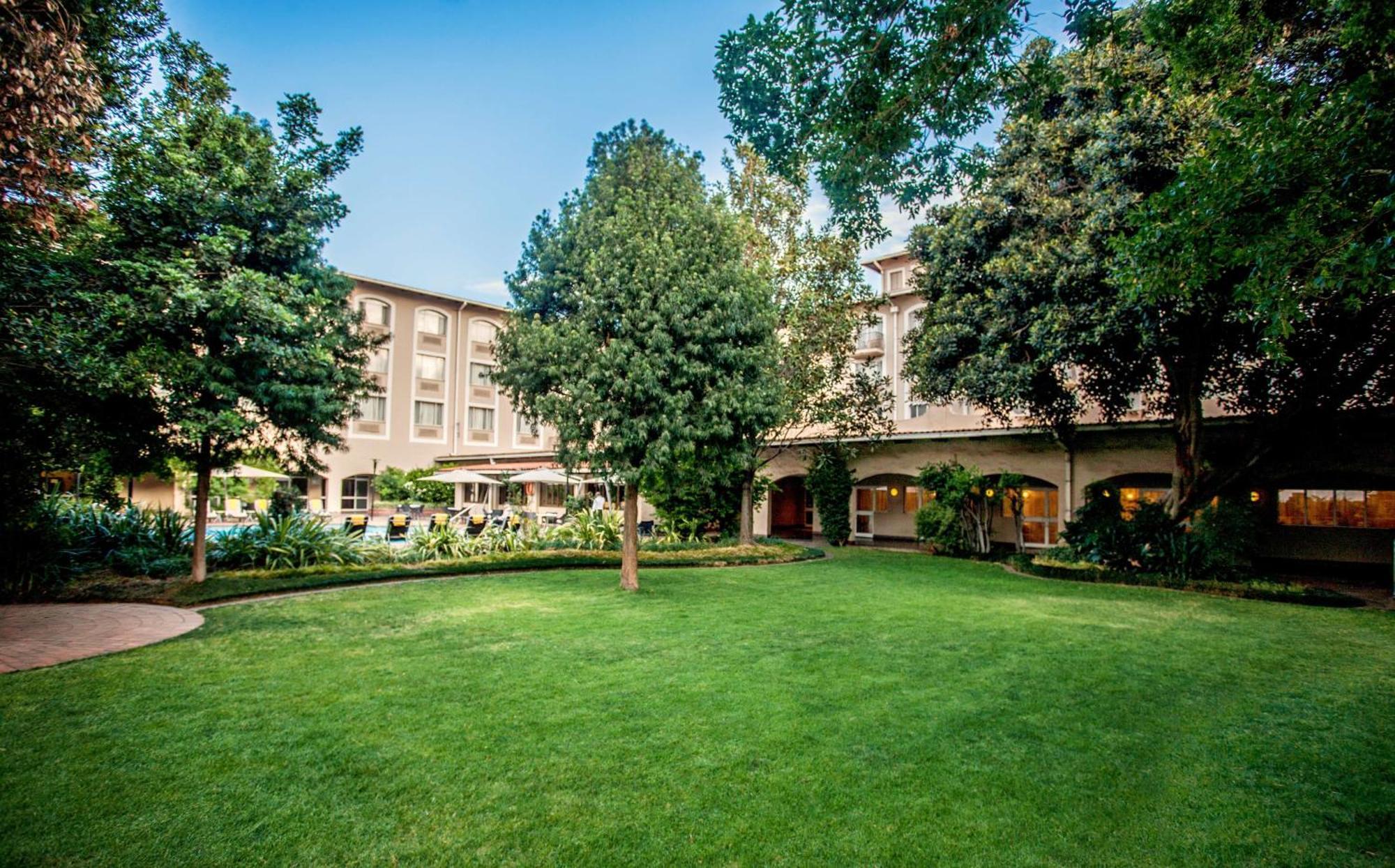 Hotel Garden Court Or Tambo International Airport à Kempton Park Extérieur photo